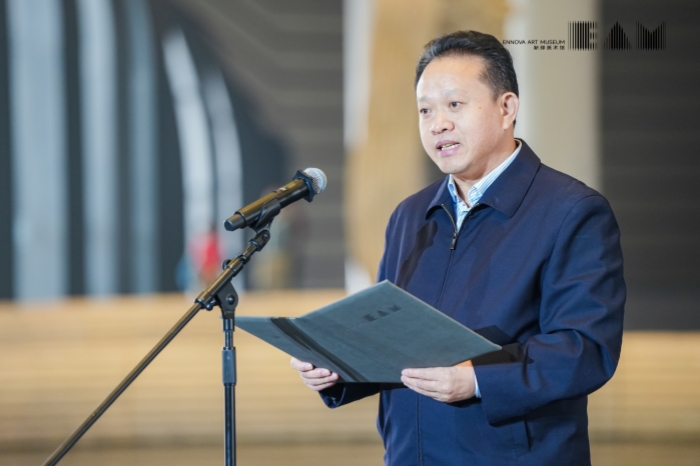 首届新绎双年展开幕：追问艺术创造力和人类未来