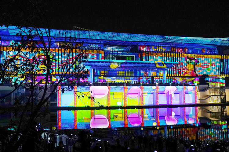 十一国庆，“雄安商务服务中心光影巨物”点亮雄安新区