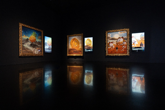 “答案都在艺术史里”——Beeple在南京呈现“来自人造未来的故事”