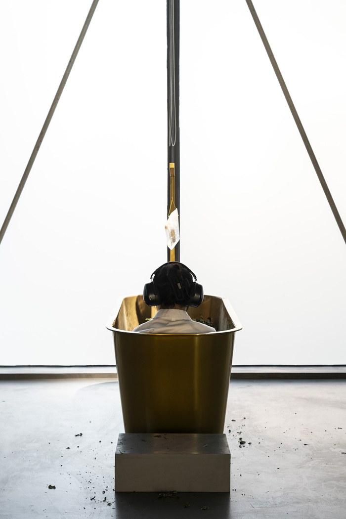 须臾，是瞬息而逝的叹息，亦是永恒能量的守恒——关于玛丽娜·阿布拉莫维奇“能量转换”的对话