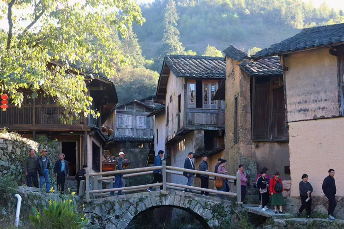 世间本无隐逸之路，只有生活——程美信专访