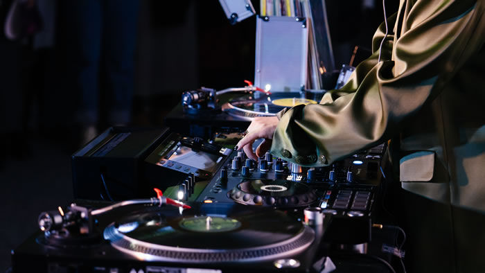 与博伊斯的跨时空对话：新绎美术馆《约瑟夫•博伊斯：7000个梦想》正式开幕