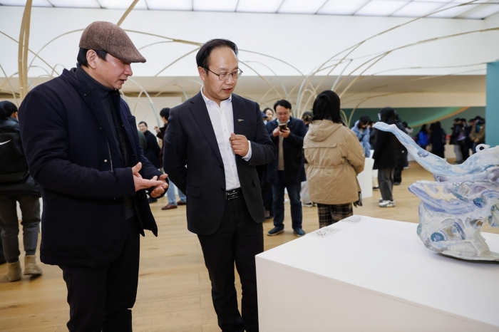 “真实与虚幻”：2025杭州国际当代玻璃艺术展举行