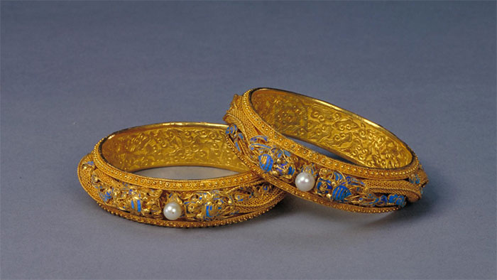 老铺黄金爆火出圈 古法黄金背后的美学密码