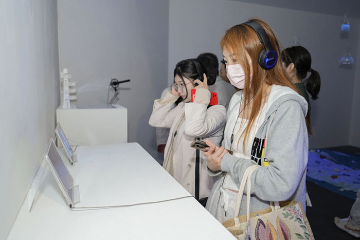 DeepSeek大模型元年下的AI创作革命——是冲击还是重塑？