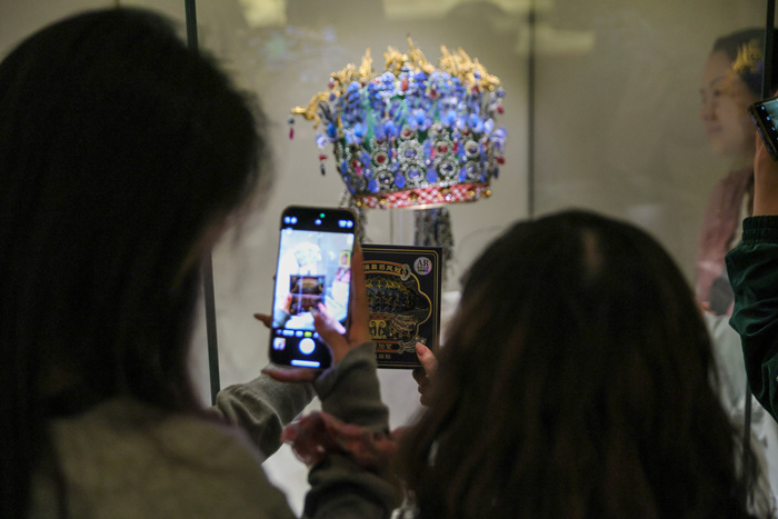 第100万件！国博凤冠冰箱贴缘何如此受宠？