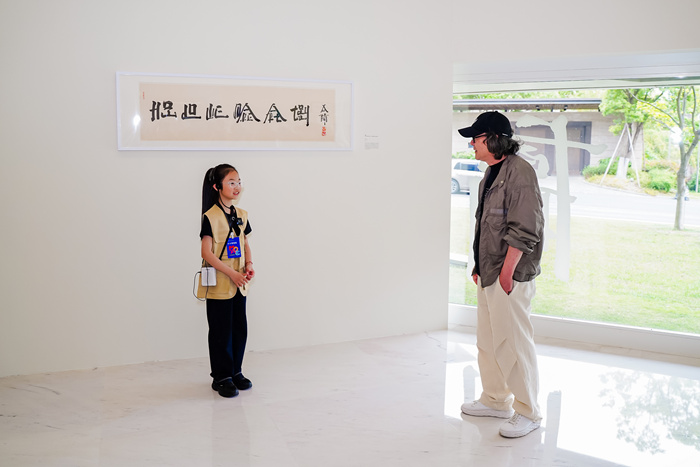 漂浮东钱湖的“夜航船”：徐冰和学生们的当代艺术“思想接力”