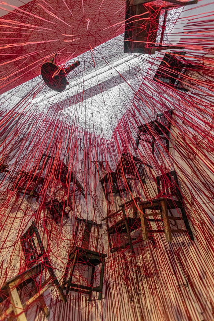 盐田千春"静寂之空"：在地性创作重构东方空性哲思