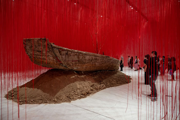 盐田千春"静寂之空"：在地性创作重构东方空性哲思