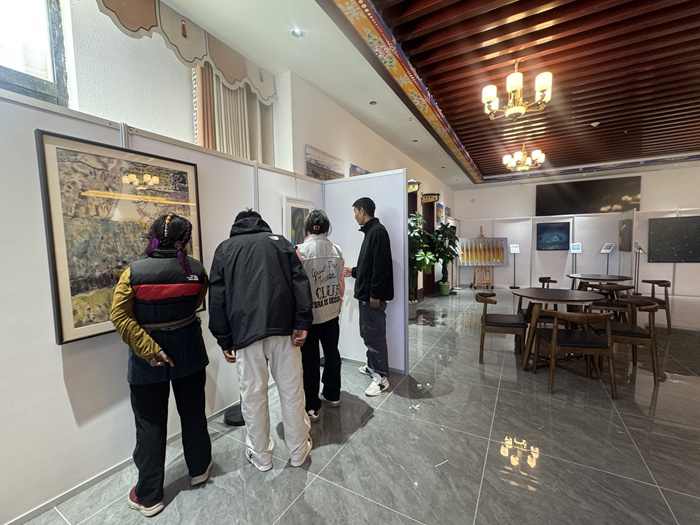 ​“巅峰绘梦·沪藏情深——定日珠峰当代艺术展”圆满开展