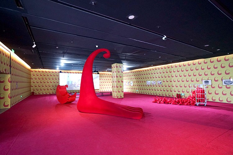 月亮先生列昂个展开幕：在深圳收到一封“月亮来信”