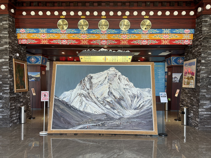 ​“巅峰绘梦·沪藏情深——定日珠峰当代艺术展”圆满开展