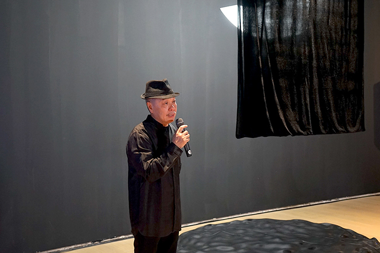 月亮先生列昂个展开幕：在深圳收到一封“月亮来信”