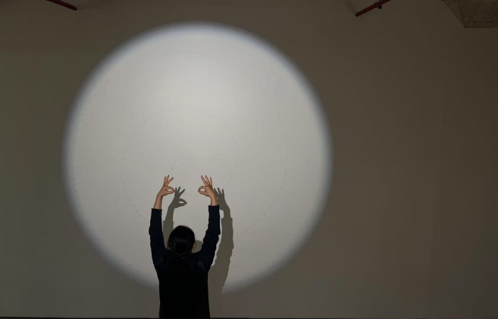 他用4年8个月15天为自己做了一件礼物