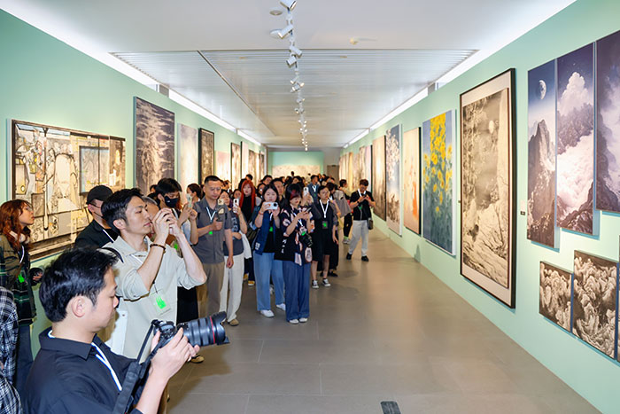 一画开天，变化万千——“七十二变·2025中国美术学院毕业季”开幕