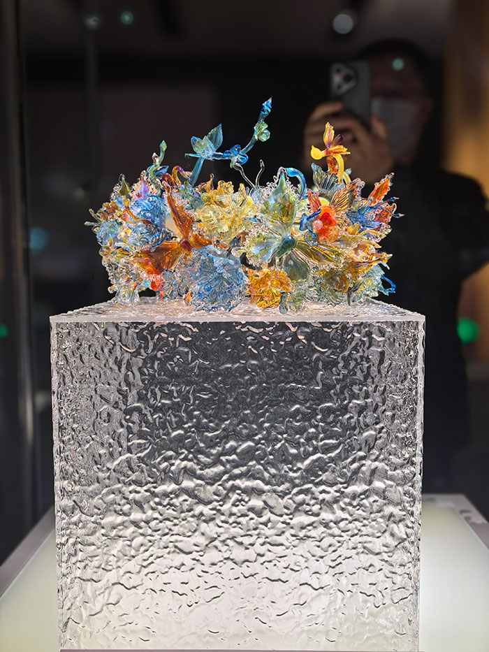 清凉剔透 流光溢彩——淄博琉璃艺术竟然这么美！