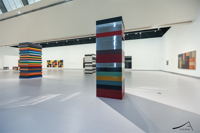 东西方哲学的共鸣：肖恩·斯库利的“崇高与虚空”在川音美术馆展出