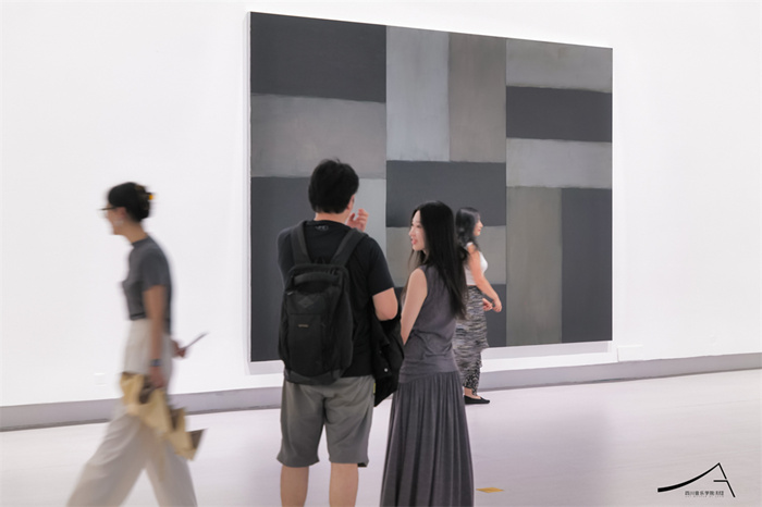 东西方哲学的共鸣：肖恩·斯库利的“崇高与虚空”在川音美术馆展出