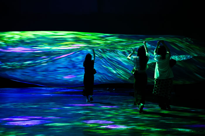 摊开掌心，纵身宇宙——皮皮乐迪在UCCA尤伦斯艺术中心的魔幻布景