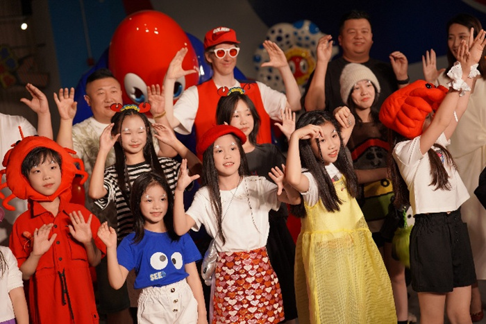 在不同艺术小镇遇见“龙虾先生”：艺术潮汐里的波普主义哲学