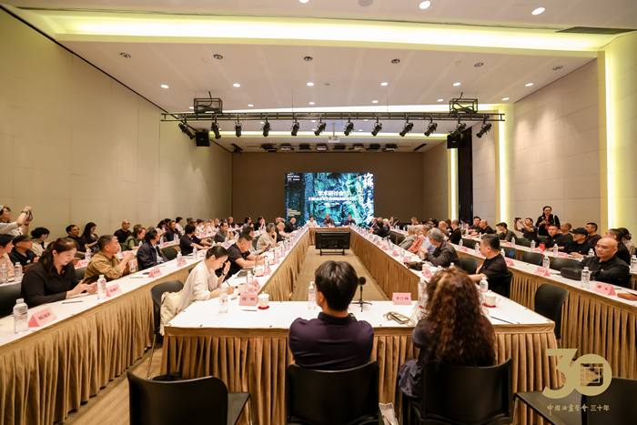 中国油画学会成立三十年 最大规模油画展亮相上海美术馆