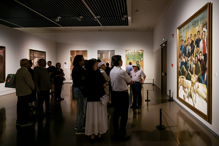 中国油画学会成立三十年 最大规模油画展亮相上海美术馆