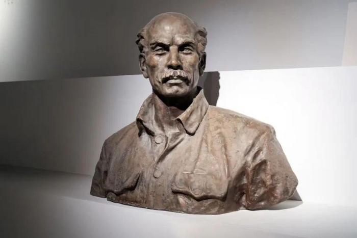 塑脉百年：从泥火丰碑到数字凿宇的浙江雕塑史诗