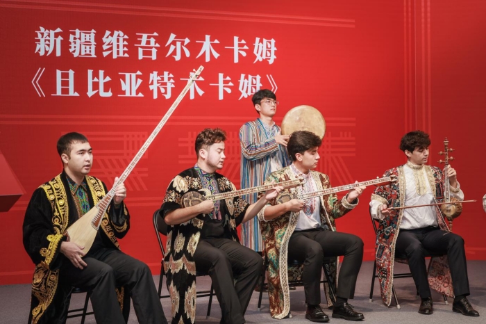 第二届人民艺术论坛暨“人民艺术·匠心传承”非物质文化遗产主题展在中国人民大学举行