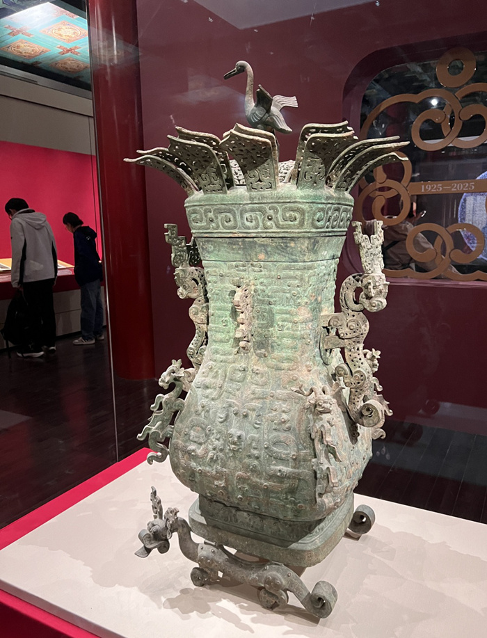 走进故宫百年大展——一件件明星文物背后，是守护传承的故事