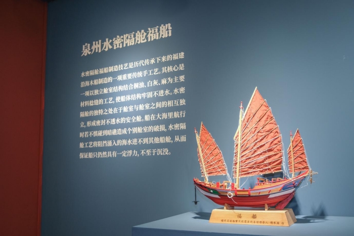 第二届人民艺术论坛暨“人民艺术·匠心传承”非物质文化遗产主题展在中国人民大学举行