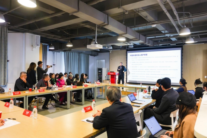 第二届人民艺术论坛暨“人民艺术·匠心传承”非物质文化遗产主题展在中国人民大学举行