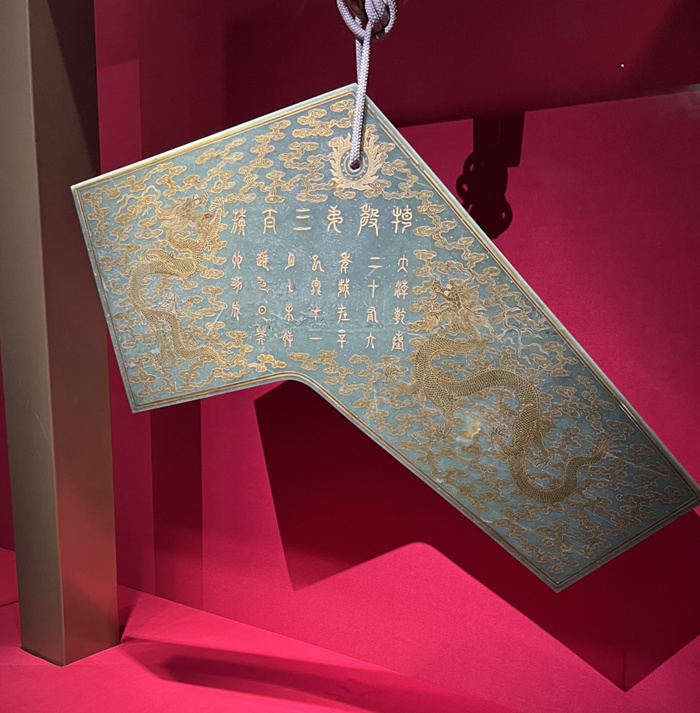 走进故宫百年大展——一件件明星文物背后，是守护传承的故事