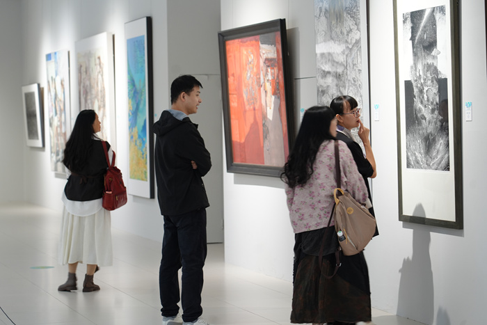 我们：与时代同行——当代中国女艺术家优秀作品展在京举行