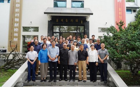 “烽火史诗——赵奇抗战题材绘画展”在合肥亚明艺术馆开幕