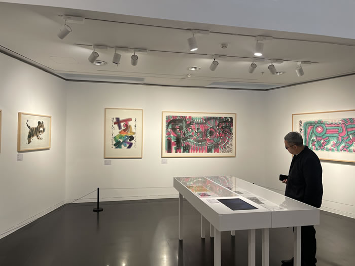 一个具有69年历史学院的“思想文脉”——“人民的‘形式’：清华大学美术学院的艺术之路”展览开幕