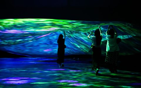 摊开掌心，纵身宇宙——皮皮乐迪在UCCA尤伦斯艺术中心的魔幻布景