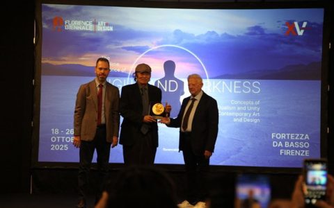 朝戈荣获佛罗伦萨双年展“伟大的洛伦佐终身成就奖”